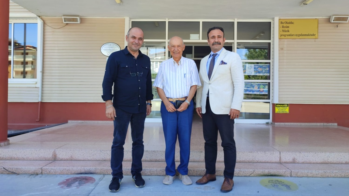 Kömürcüoğlu Mermer San. ve Tic. A.Ş Yönetim Kurulu Başkanı Sayın Nihat Kömürcüoğlu okulumuza ziyarette bulundu.