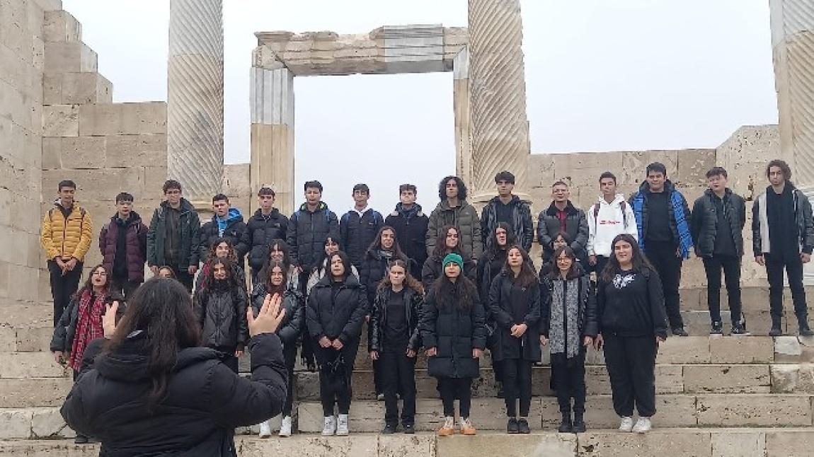Okulumuz öğrenci ve öğretmenleriyle Leodikya antik kentine gezisi düzenledik.